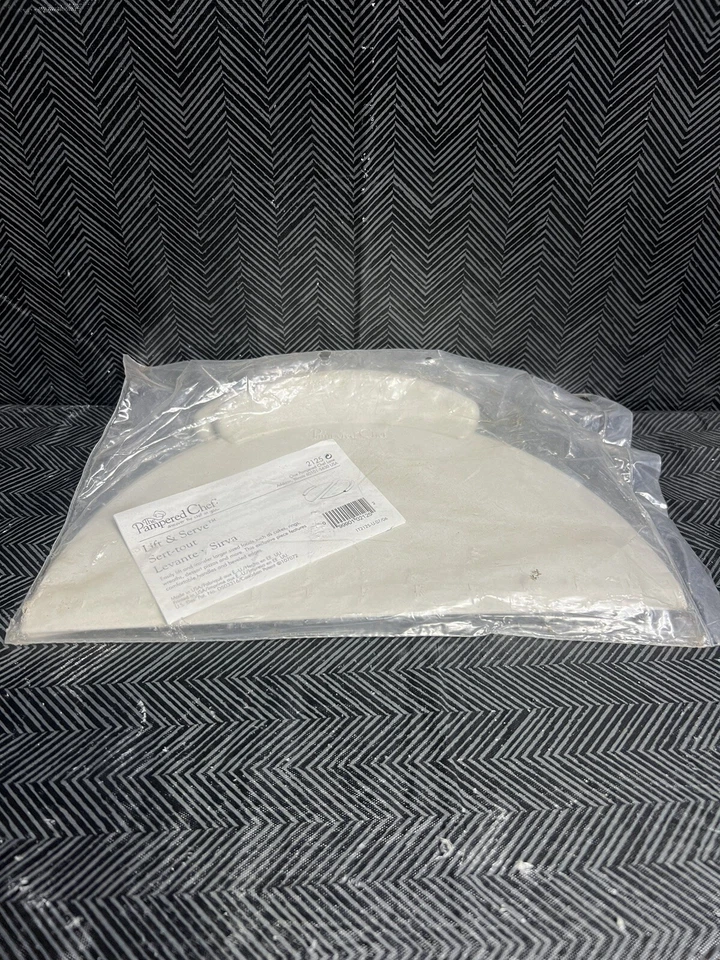 The Pampered Chef Lift And Serve Tray New - Image 4 of 4