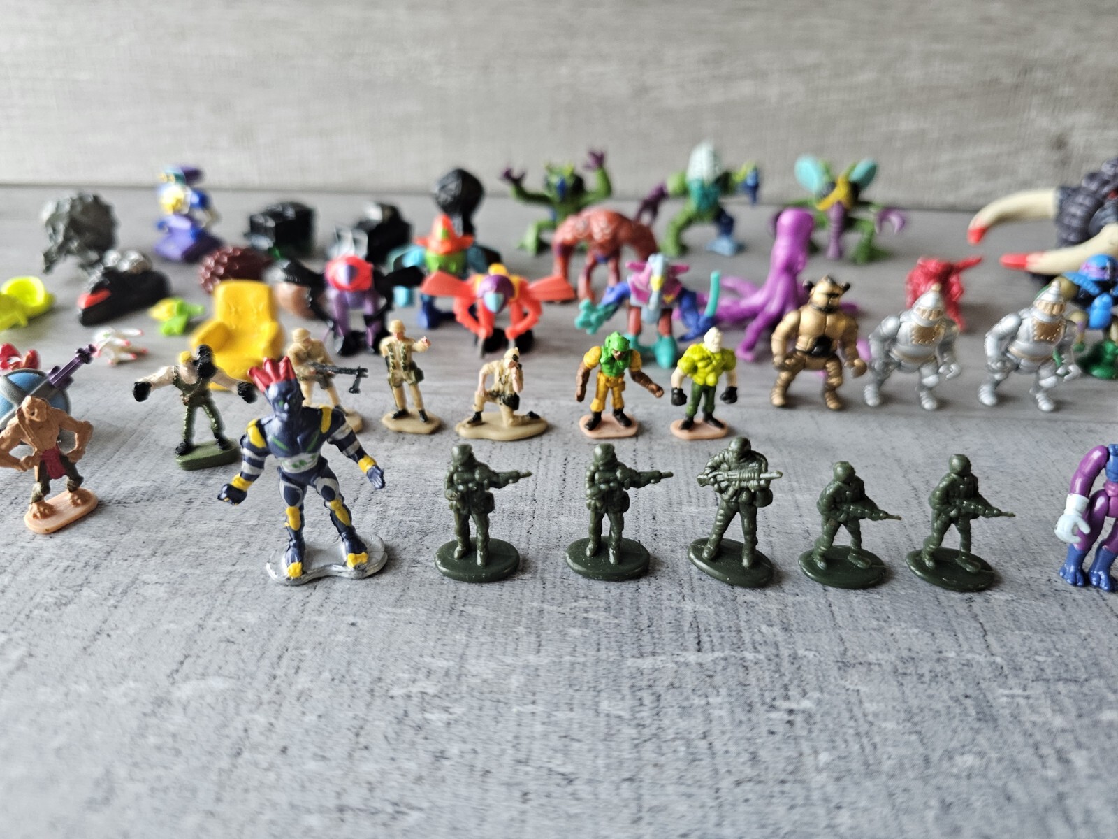 Vtg Fistful of Aliens Lot of 50 Micro Mini Figures Rare 1990s Small ...