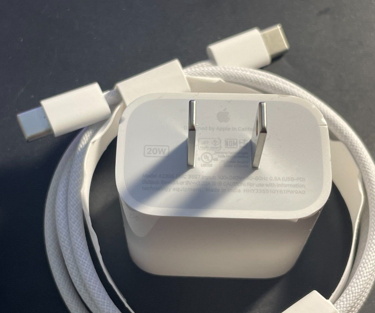 Original Apple Airpods 4 / Airpods Pro 3 / iPhone 17 Adapter with