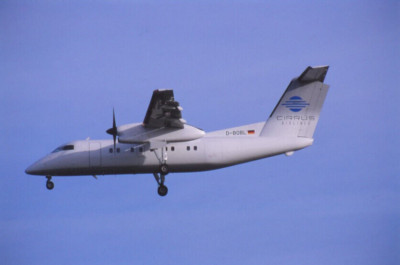 Dia De Havilland DHC-8 Cyrus Airlines Flugzeug 35mm ungerahmt O136-1-2