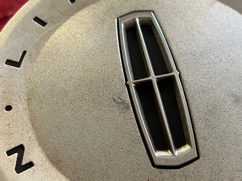 #U 1) 2003 - 11 Lincoln Zephyr MKZ Silver Center Cap 5W13-1A096-AB 5W1J-1A096-AA - Изображение 3 из 4