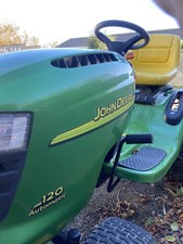 John Deere l120 Petrol Ride on Lawnmower
