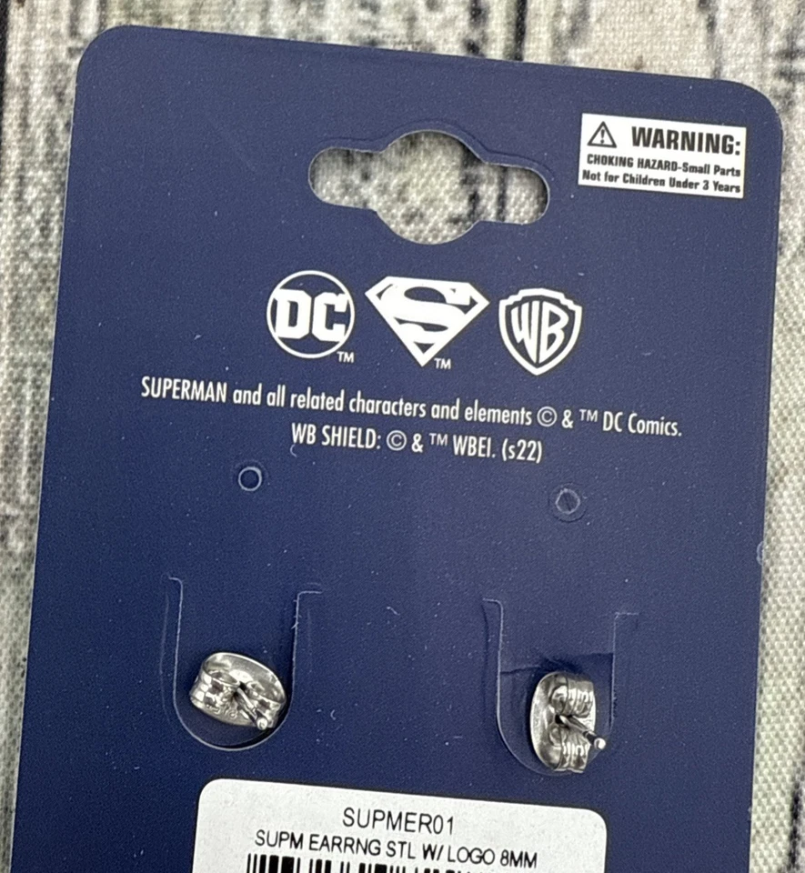 PENDIENTES DE POSTE DE ACERO INOXIDABLE SUPERMAN 8mm DC Super Hero Comic NUEVO Par de Tachuelas Foto 4 de 4