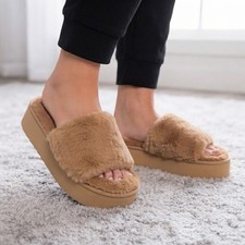 Muk Luks Platform Slipper Slides L 9-10 Irish Cream Tan Faux Fur Indoor Outdoor