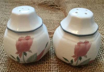 Mikasa China Continental Silk Flowers F3003 Salt & Pepper Shaker Set - Image 1 of 4
