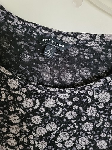 Lucky Brand Black Henley Floral Blouse tunic Top Sz Medium - Picture 2 of 3