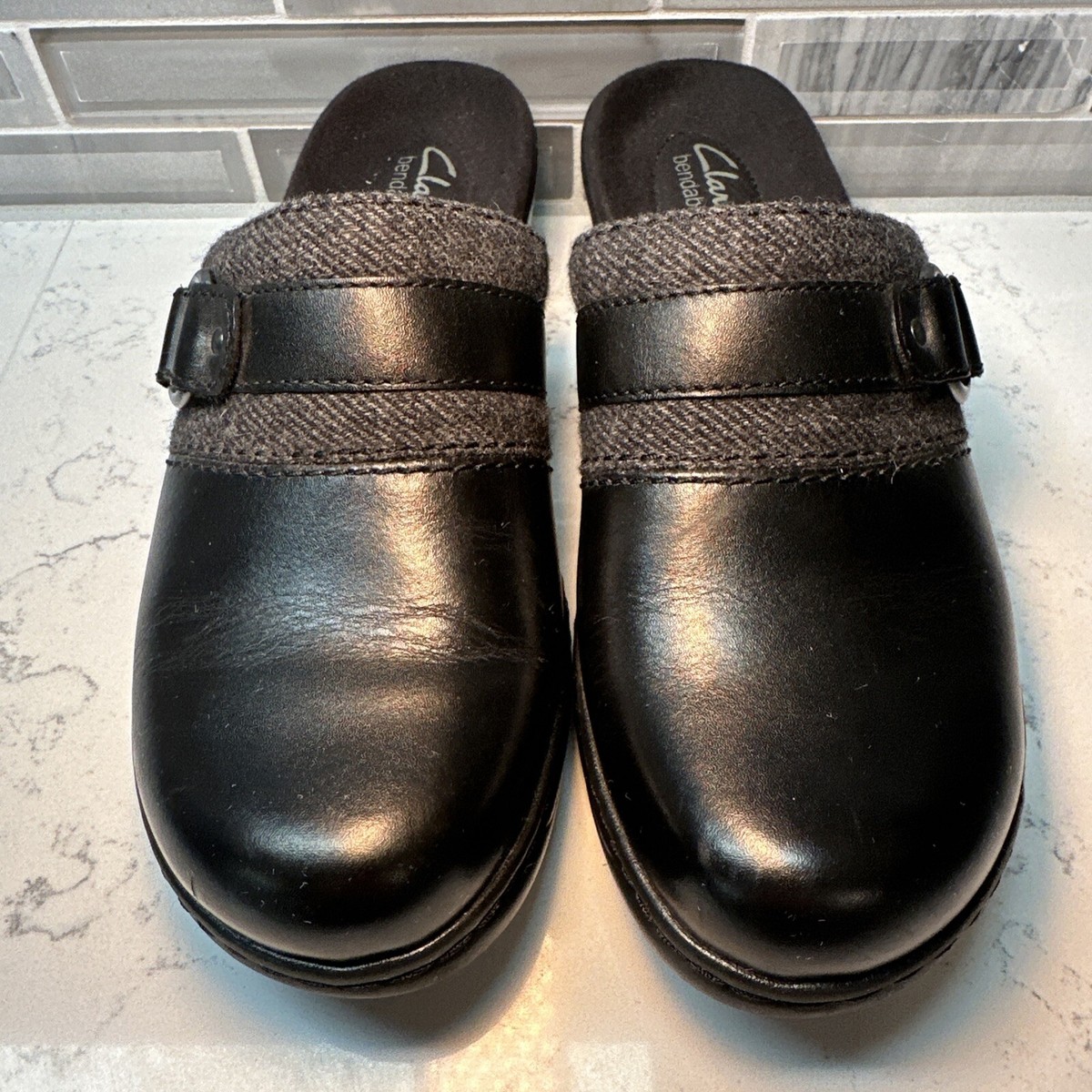 Clark's Bendables Black Leather Mules Women's Size M Side