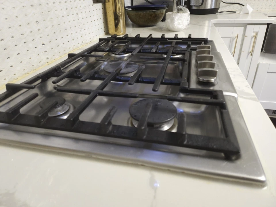 gas cooktop stove - Image 3 of 4