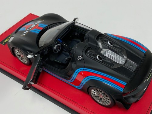 1/18 AutoArt Porsche 918 Spider Weissach Paquete Negro Martini 77929 Cuero Bajo - Imagen 6 de 13