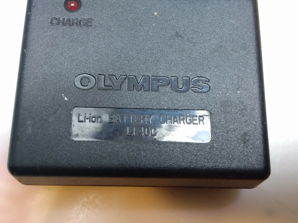 Carregador de bateria de íon de lítio Olympus Li-40C para câmera digital série Stylus - Imagem 4 de 4