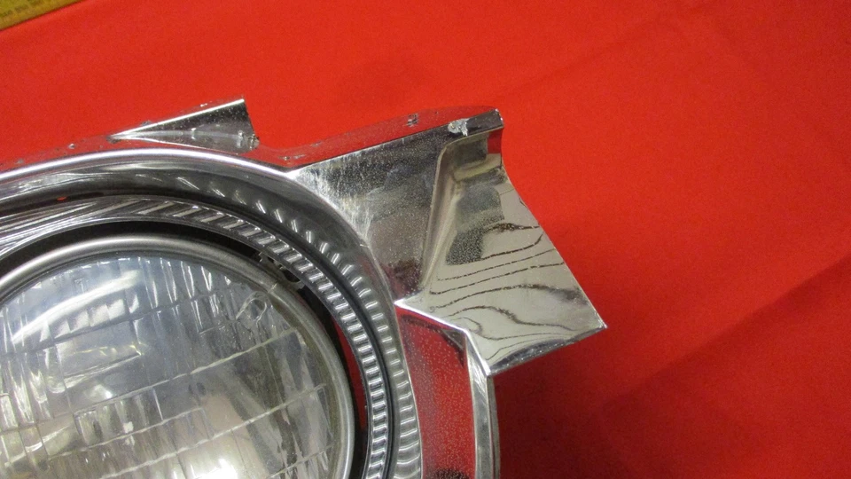 FORD THUNDERBIRD 1961-1963 MONTAJE DE FAROS LADO IZQUIERDO BISEL ENVOLVENTE 1 Foto 2 de 4