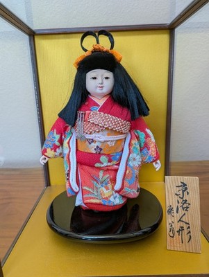 Japanese Ichimatsu doll red kimono girl figurine kyoto style with display case