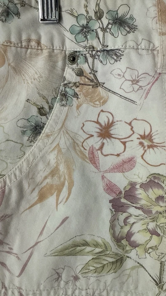Bermudas para mujer Caribbean Joe's blancas florales talla 6 trabillas para cinturón Foto 4 de 4