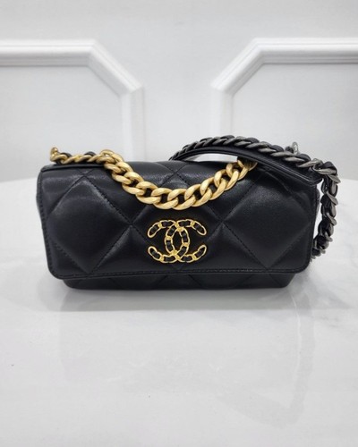 CHANEL 19 Flap Sunglass Bag Mini Cross AP2060 31 Series 147966526