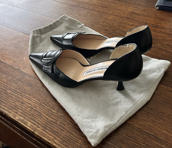 Manolo Blahnik Black D'Orsay Pointed Toe Kitten Heels EU 37 Bow