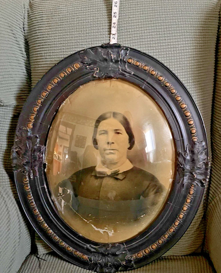 Marco de madera antiguo ovalado con hojas de roble de vidrio burbuja negro dorado 22 x 18,5" Foto 3 de 4