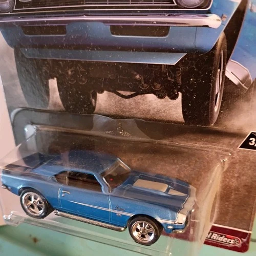 Hot Wheels 2017 Car Culture Redliners '68 COPO Camaro in Blue with Real Riders