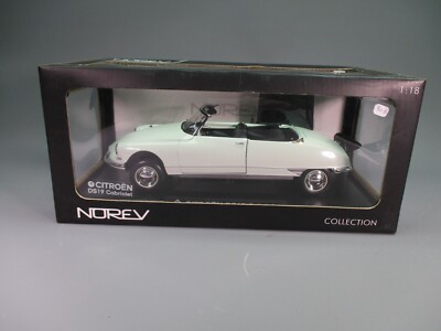 Norev 1 18 Citroen Ds bleu + carvanne