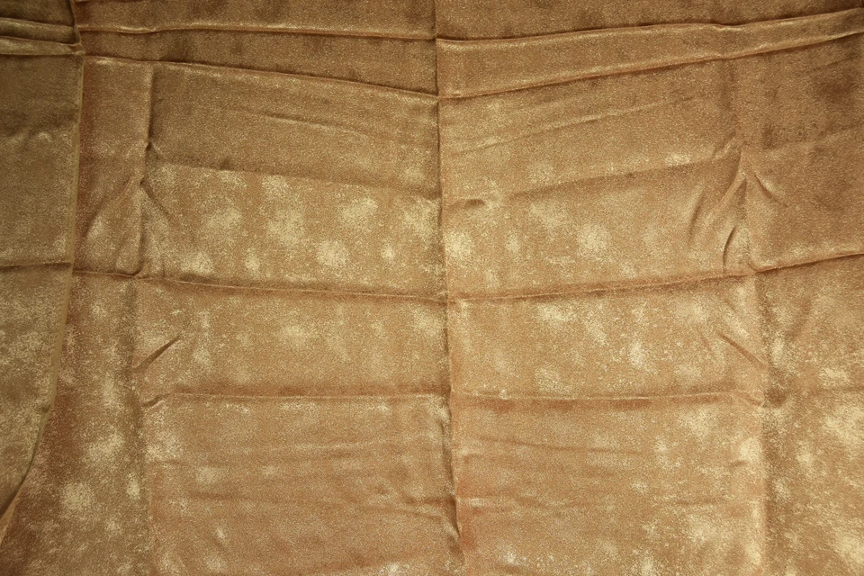 Lote Tela Artesanal Marrón Metálico Satén Floral Patrón Dorado Granja Vacas Oso de Peluche Foto 4 de 4