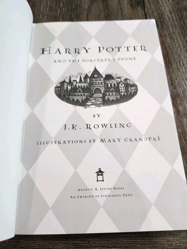 HARRY POTTER AND THE SORCERER'S STONE 1st American Edition Purple Diamond - Imagen 8 de 9