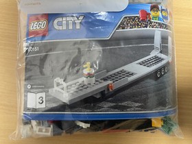 LEGO CITY: Dragster Transporter (60151) *** FREE POSTAGE ***