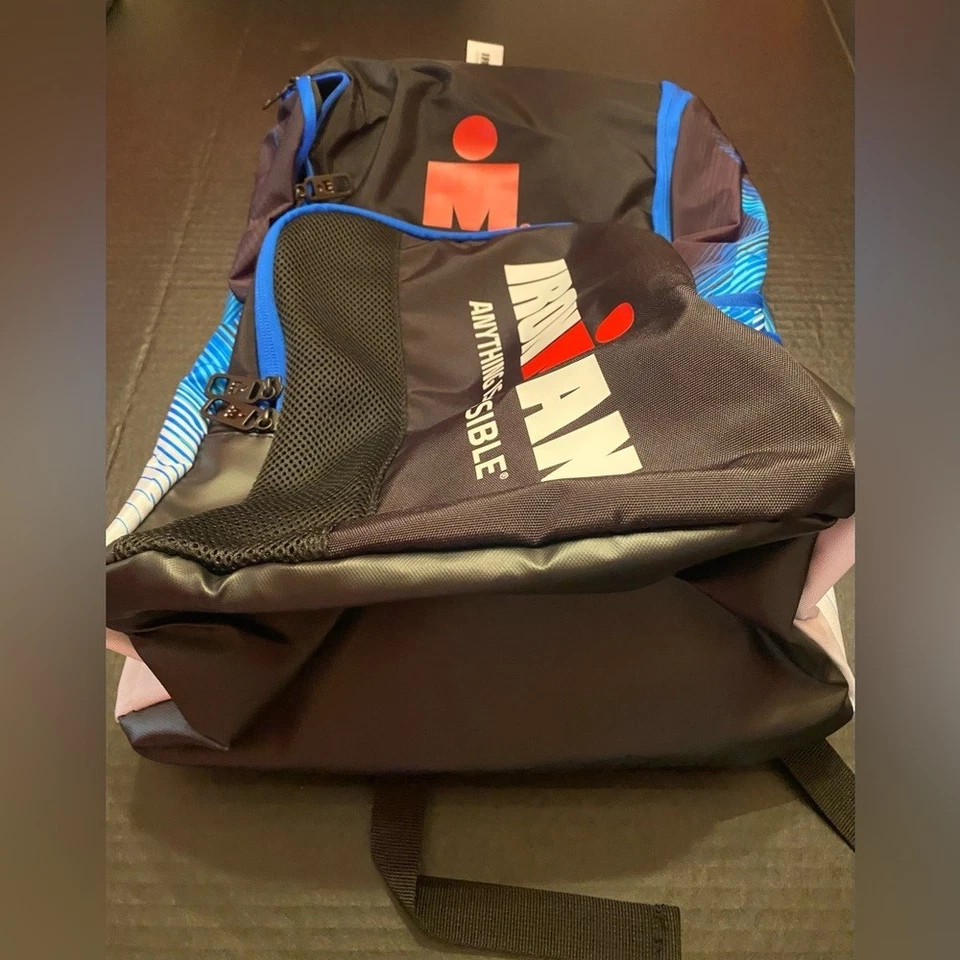 Mochila Ironman Signature Negra Azul IM Transition ¡NUEVA! $80 al por menor Foto 3 de 4