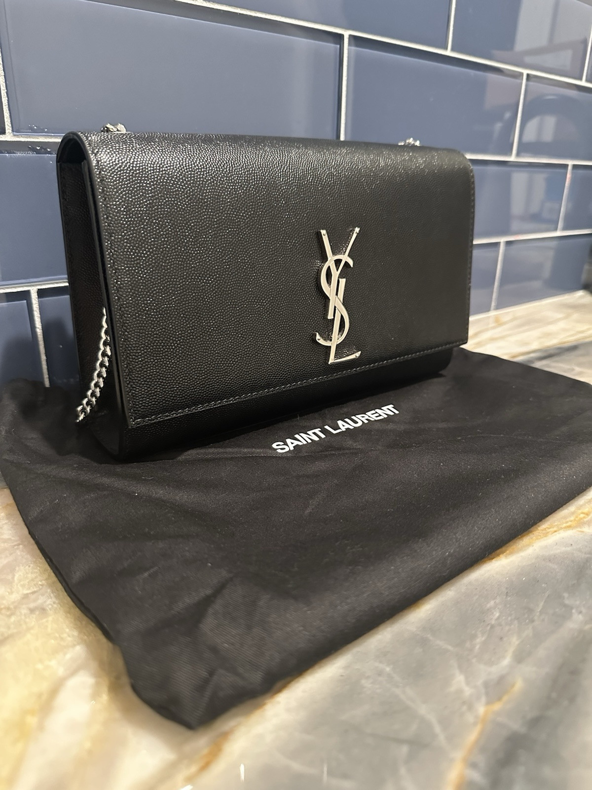 Borsa a tracolla media Saint Laurent Grain de Poudre Monogram Kate (100% autentica)