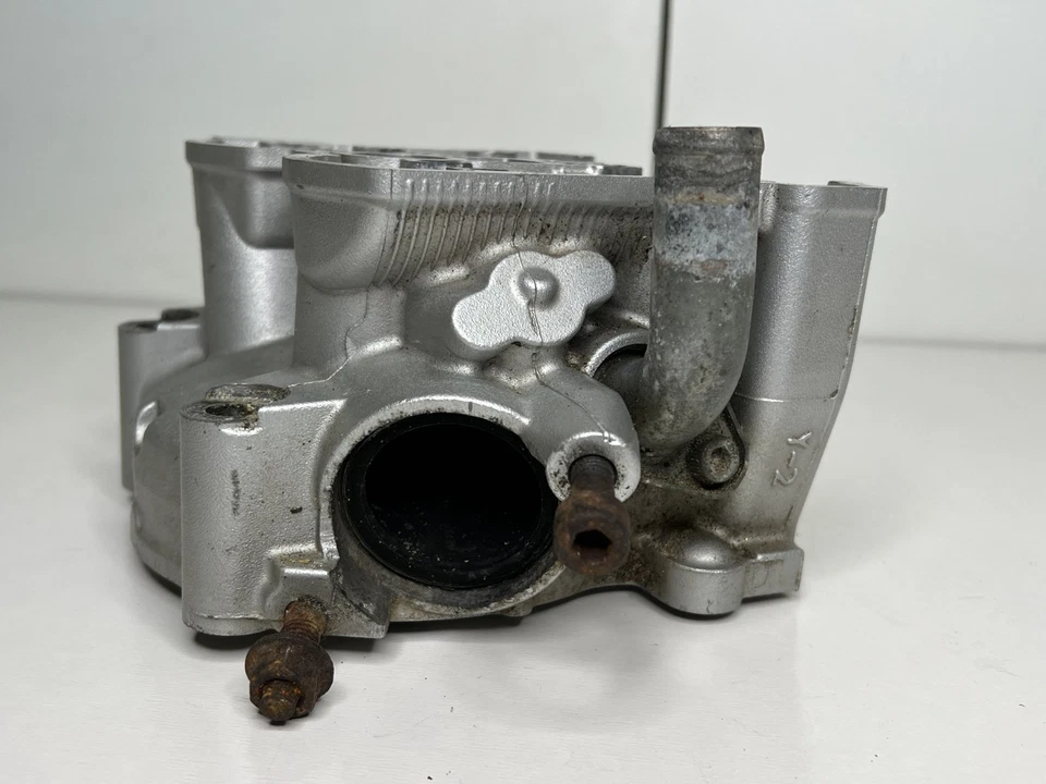 Válvulas de cabeça de cilindro de extremidade superior do motor Yamaha YZ450F YZ 450F 2008 08 DANIFICADAS - Imagem 2 de 4