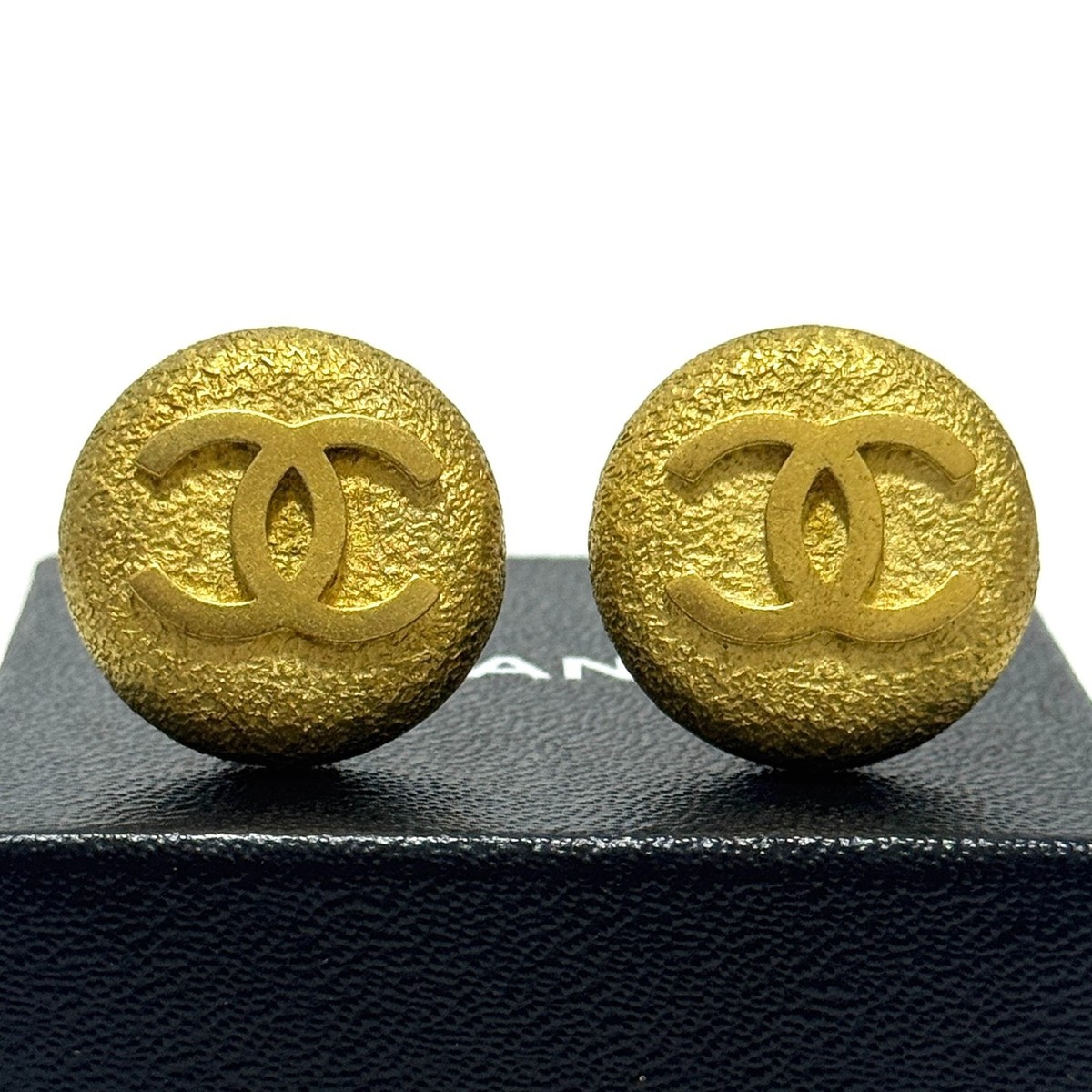 CHANEL 94A Round Earrings Coco Mark CC Logo Gold Clip-On Authentic 