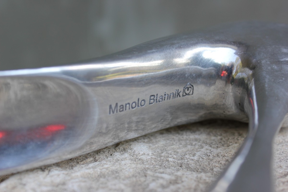 Manolo Blahnik Shoehorn Cast Aluminum Design Shoehorn HABITAT | eBay