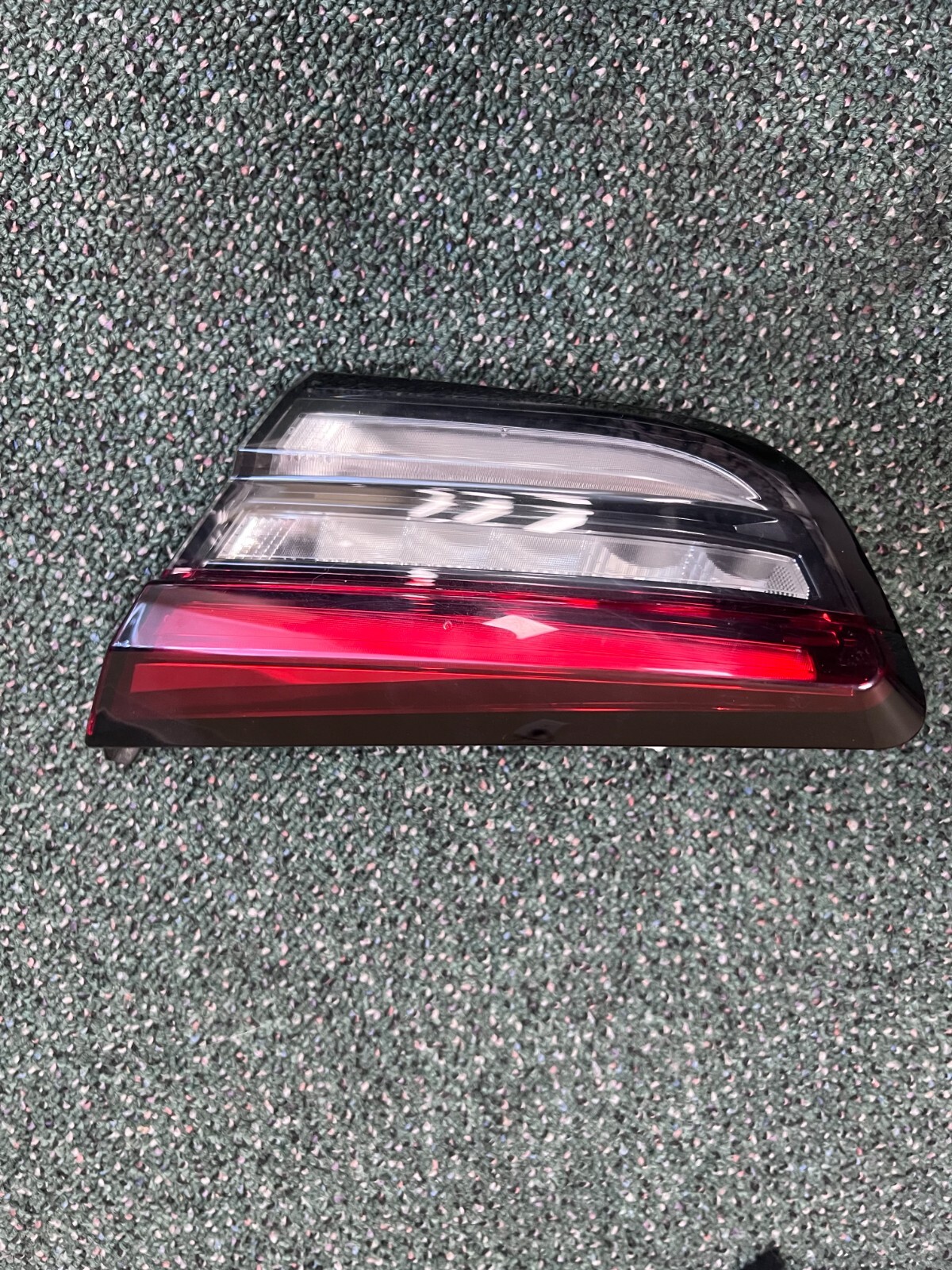 OEM Maserati Ghibli M157 Tail Light Set (2014–2020) DX 06701546070