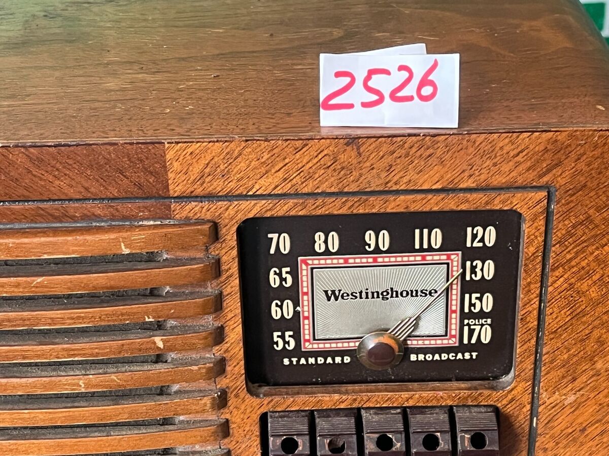 1941 Westinghouse WR-12X4 Wood Case Tube Radio Turns On 1941 Westinghouse WR-12X4 Wood Case Tube Radio Turns On