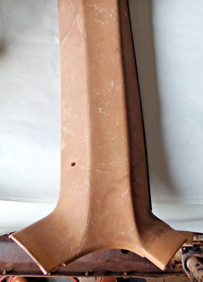 1978-83 G-образный кузов универсал задняя сторона стойка отделка правая сторона LOC-194 - Изображение 2 из 4