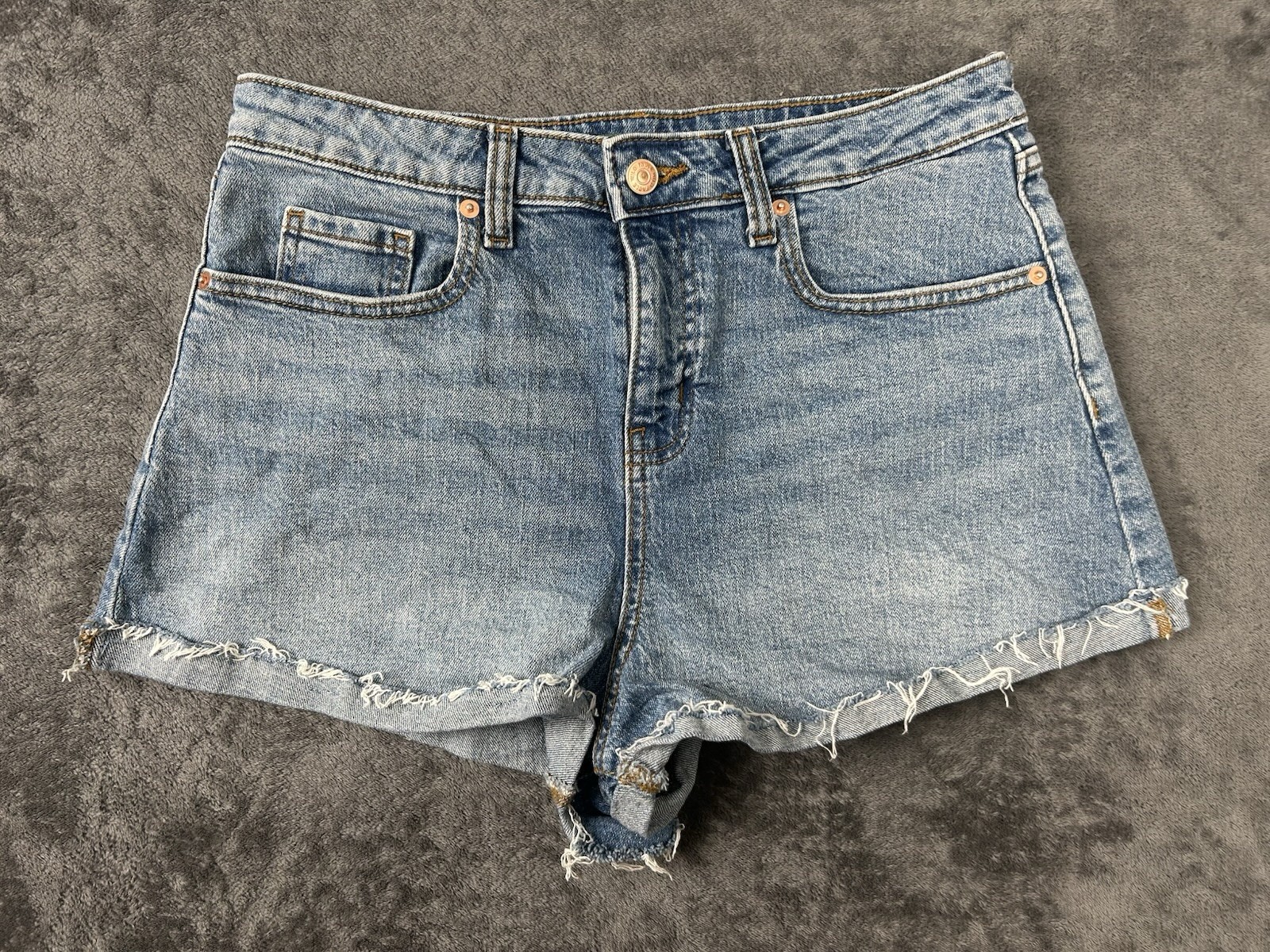 Wild Fable Size 8 Women's High Rise Cuffed Jean Shorts Light Wash Denim Festival