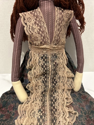 Vtg Folk Art Handmade 25.5” Long Skinny Legs Dressed In Cotton Dress & Apron - Picture 4 of 5