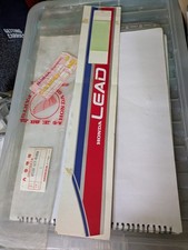 Véritable Honda Gauche Cache Latéral Autocollant Mark 87128-GC7-610ZB NH50 Câble