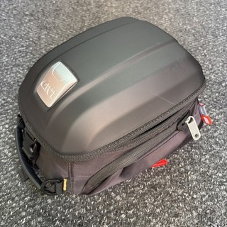 GIVI Metro t TANKLOCK Tank Bag 5l MT505