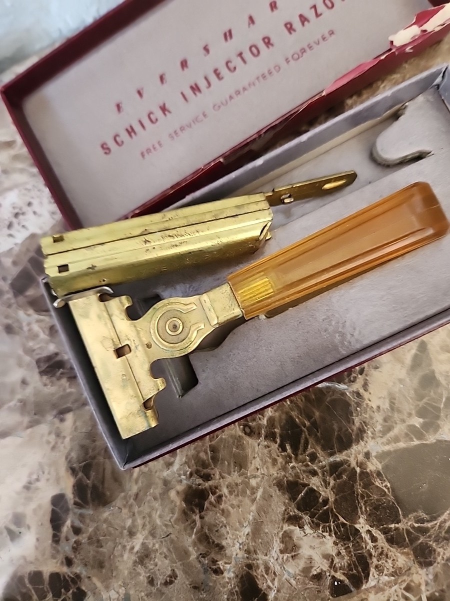VNTG CIRCA 1950'S EVERSHARP SCHICK INJECTOR RAZOR W/INJECTOR
