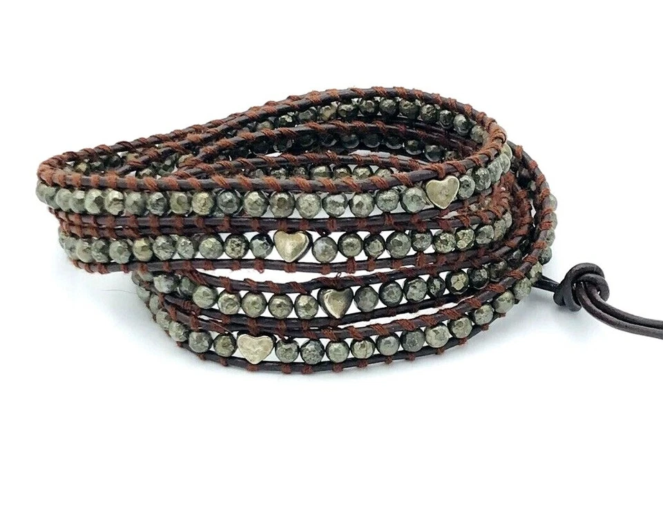 Pulsera envolvente de cuero marrón corazón pirita plateada  Foto 3 de 4