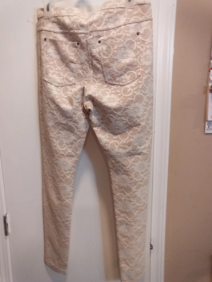 Pantalón HUE Mujer Desnudo/Blanco Diseño Floral Talla Grande Encaje Usado Foto 4 de 4