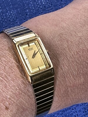 Vintage Seiko Wrist Watch Ladies Metal Steel 2020-5830 Gold Slim