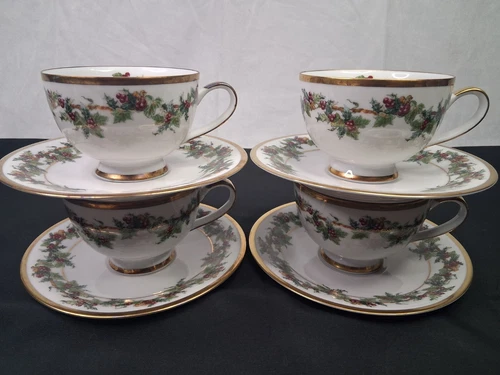 Royal Gallery THE HOLLY and THE IVY Holiday Christmas Tea Cups Saucers Set of 4