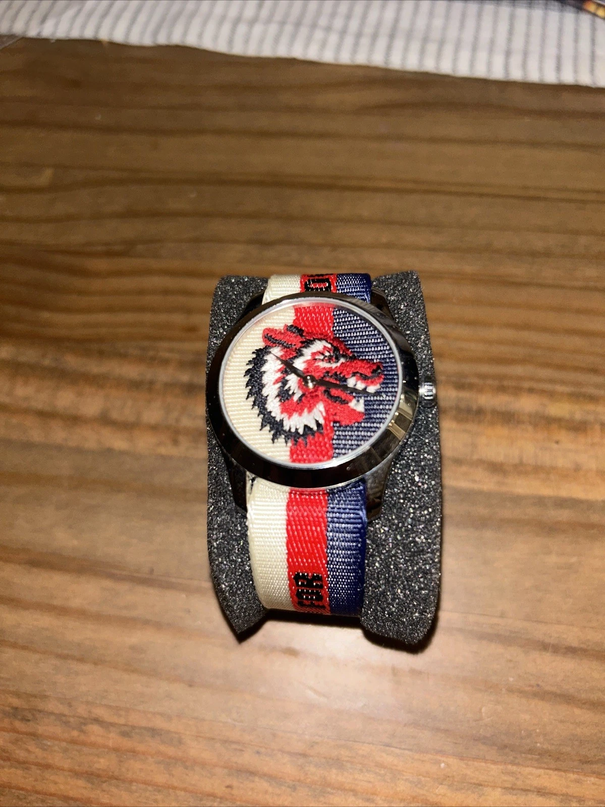 Nuovo orologio unisex Gucci G Timeless quadrante motivo lupo nylon multicolore YA1264059