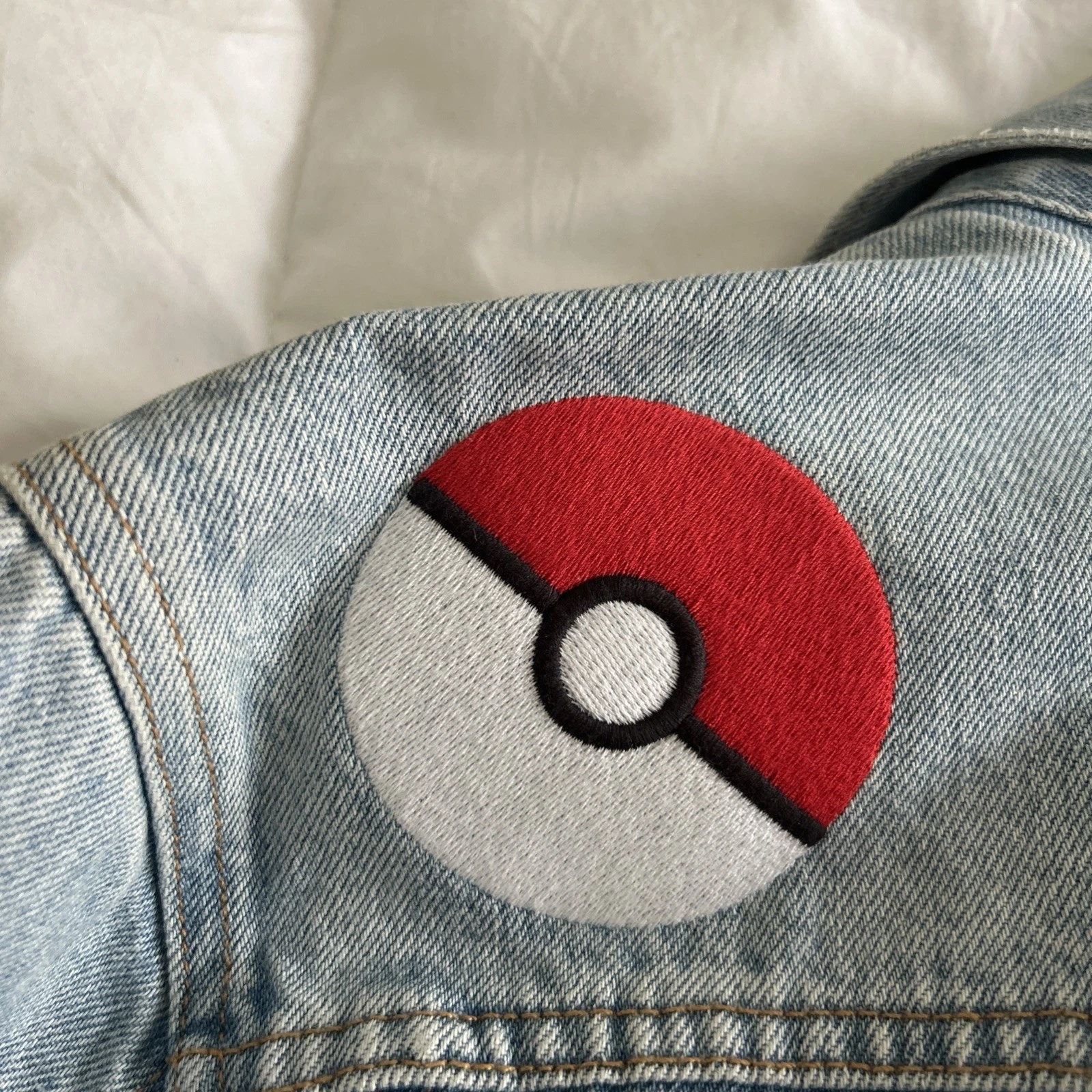 Levi's x Pokemon 25th Anniversary Pikachu Trucker Jacket Men’s Size Small - product detail image 9