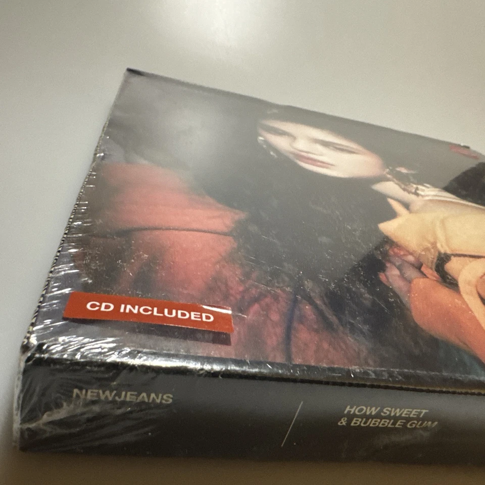 New Jeans - How Sweet & Bubble Gum Danielle Ver. SEALED Foto 4 de 4