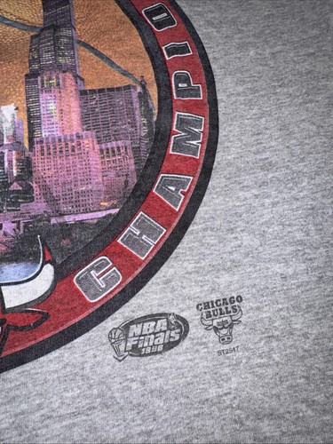VTG Starter Chicago Bulls Repeat 3 Peat Championship Shirt Men's Size XL - Picture 3 of 9