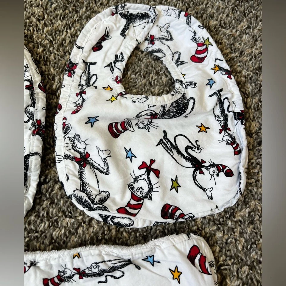 Trend Lab Bebé Dr Seuss Gato en el Sombrero Paquete 2 Baberos 1 Paño Eructo Foto 4 de 4