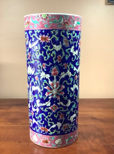 Chinesische Famille Rose handbemalte Porzellan Vase 11" signiert nummeriert