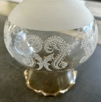 Globe ancien en verre gravé transparent - Photo 1/4