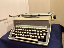 Vintage Remington Quiet-Riter Eleven Typewriter & Case ~Performs Well thumbnail